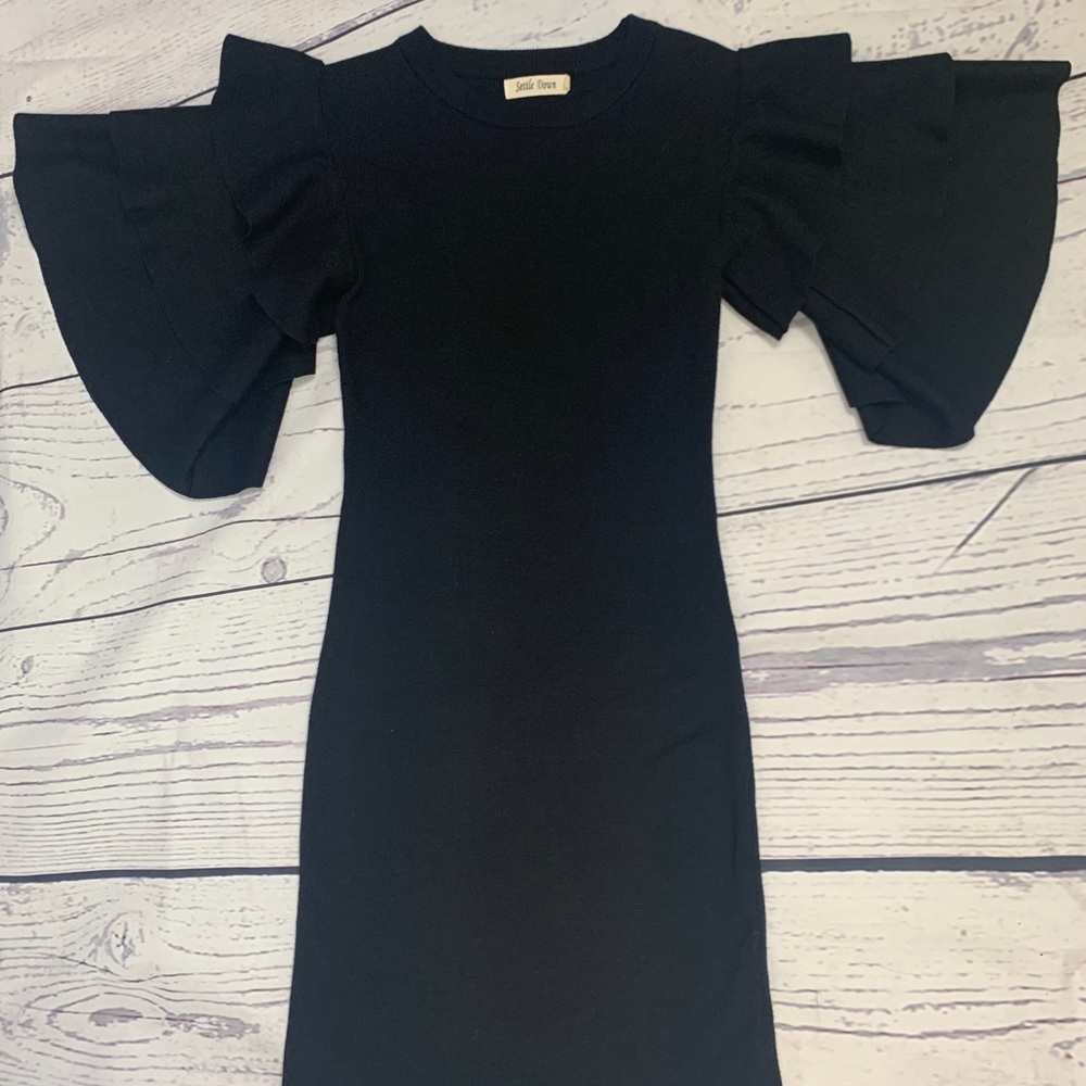 Black Bodycon Dress with Massive Ruffled Sleeves